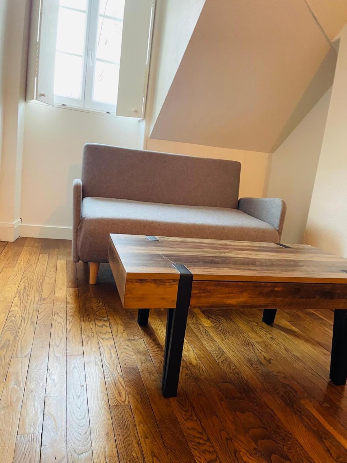 Poirier 7 Apartment